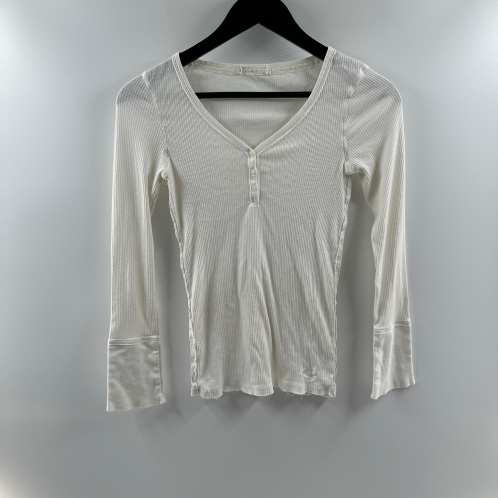 White Ribbed Long Sleeve V-Neck Top – Women’s Medium